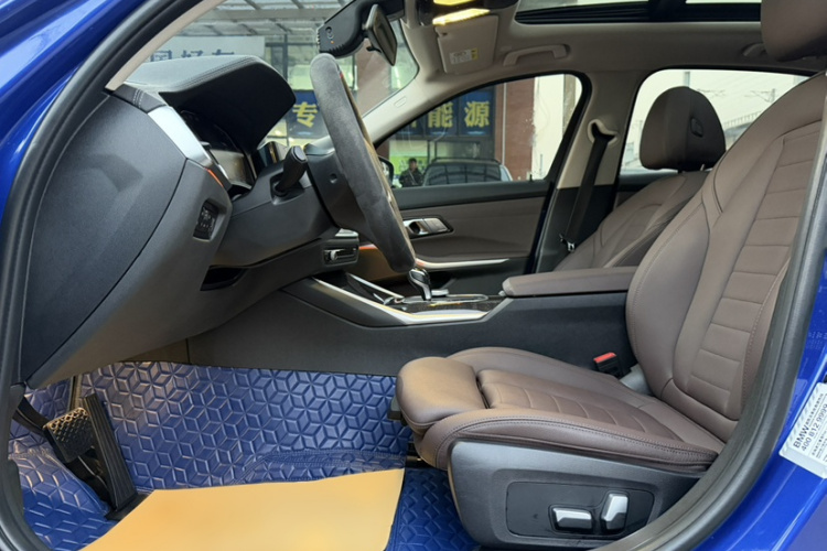 宝马3系 2020款 改款 325Li M运动套装中控内饰7009