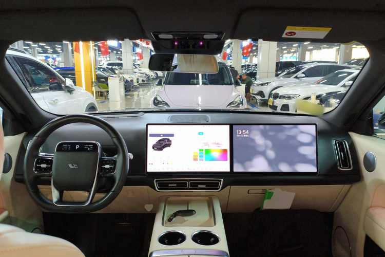 理想汽车 理想L9 2022款 Max中控内饰12
