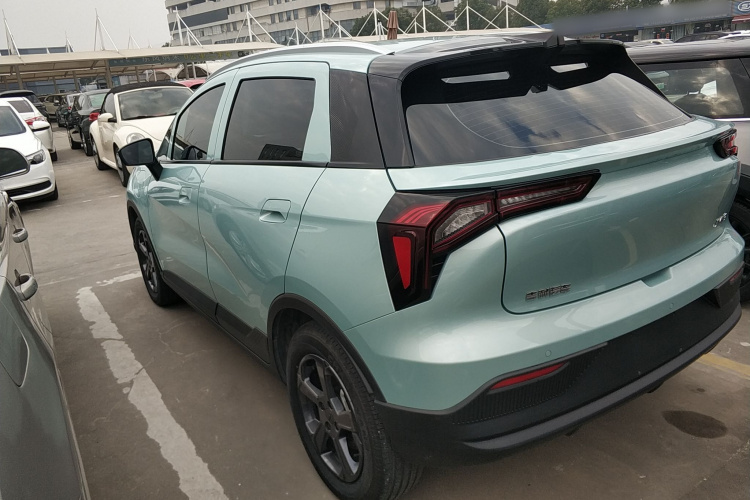 吉利几何E萤火虫 2024款 301km 星光车身外观4