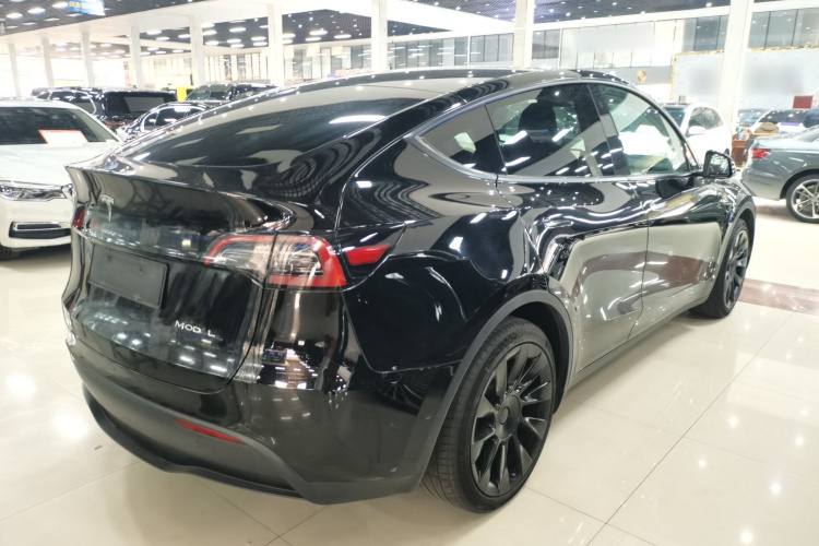 特斯拉 Model Y 2022款 后轮驱动版车身外观7