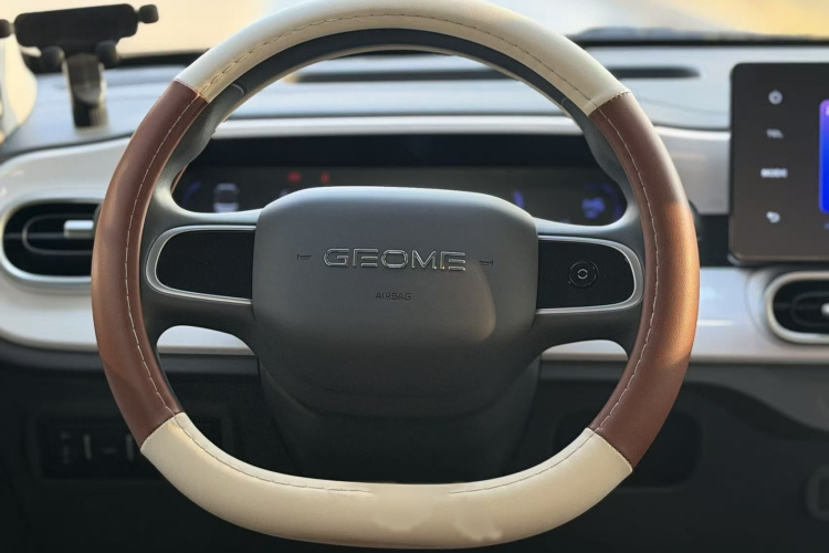 吉利银河 熊猫 2025款 210km 元气熊中控内饰7004