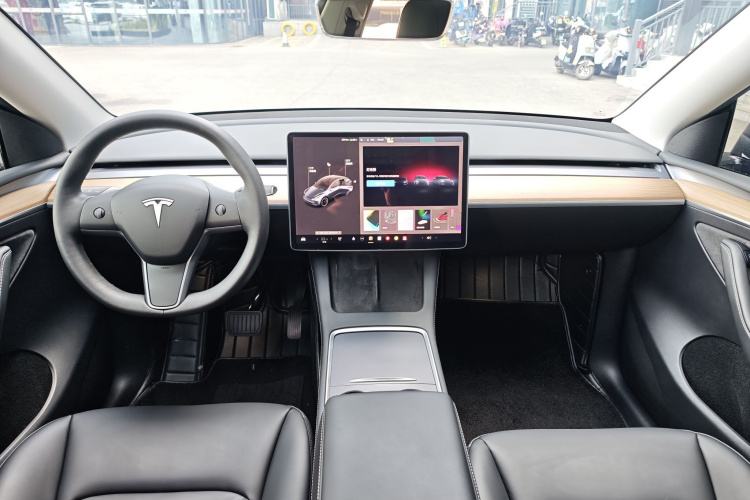 特斯拉 Model Y 2021款 标准续航后驱版中控内饰7006