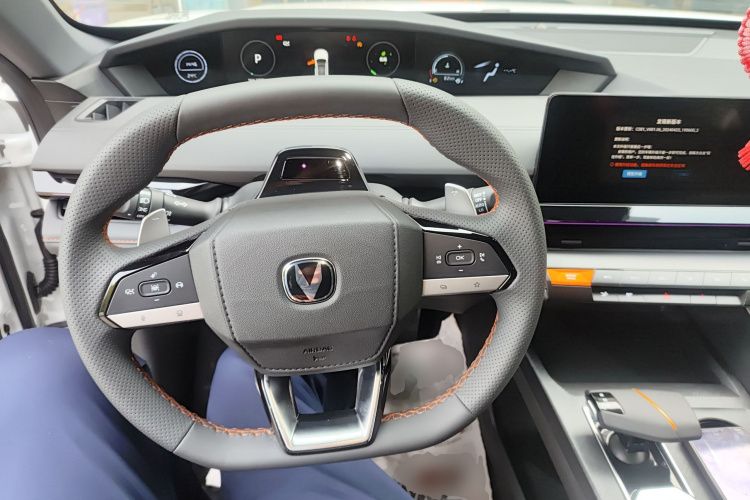 长安UNI-V 2023款 1.5T 尊贵型局部细节13