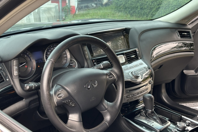 英菲尼迪Q70 2017款 Q70L 2.5L 精英版局部细节13