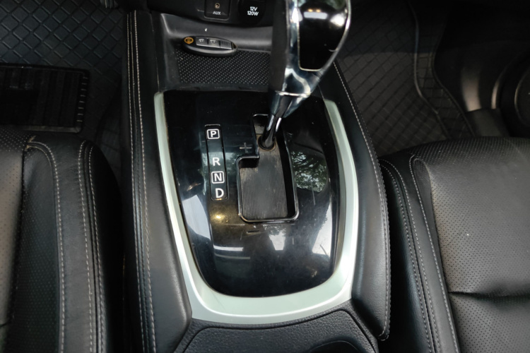 日产 奇骏 2017款 2.0L CVT舒适版 2WD局部细节18