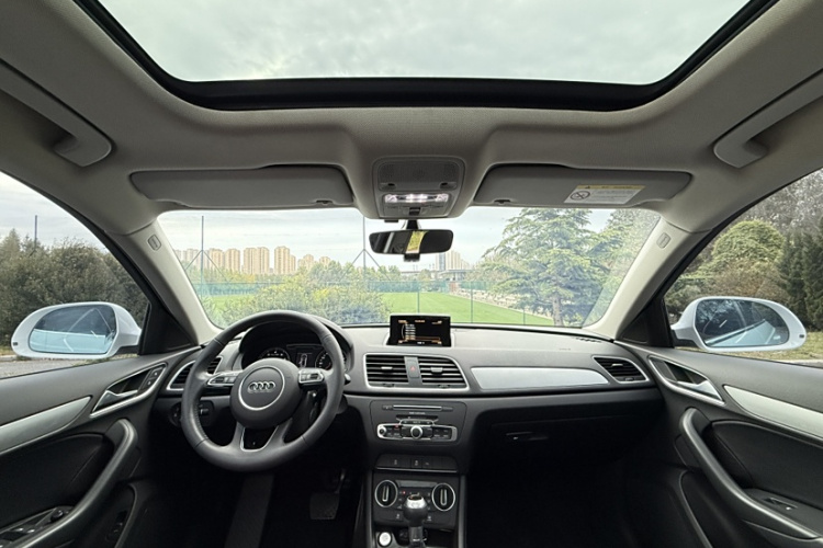 奥迪Q3 2018款 30周年年型 30 TFSI 时尚型中控内饰7004