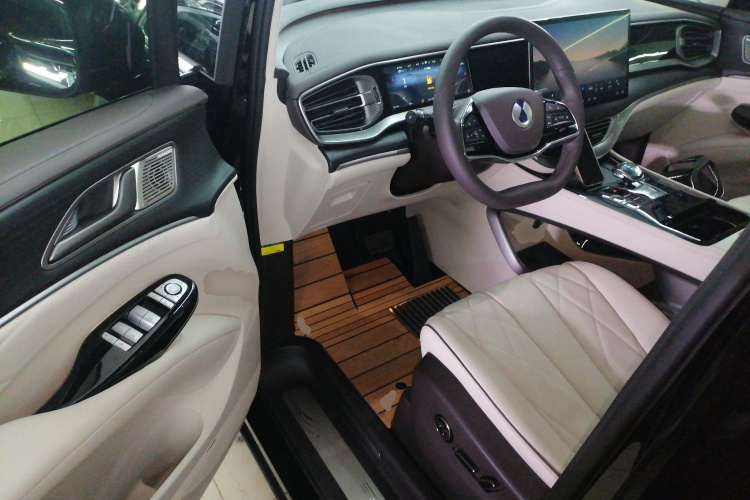 腾势D9 2024款 DM-i 980 四驱尊荣型中控内饰20