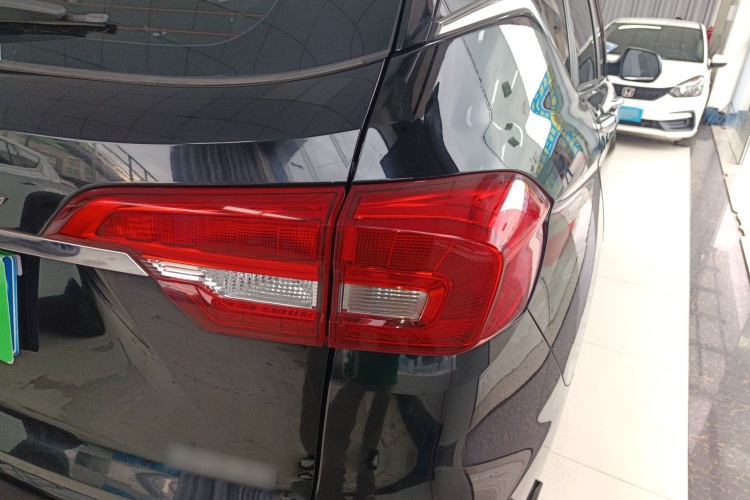 哈弗M6 2018款 改款 1.5T DCT两驱精英型车身外观9