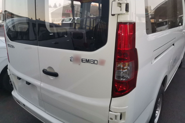 长安凯程 长安睿行EM80 2025款 客运版 舒适型 6座 300km 对开门车身外观9