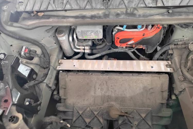 特斯拉 Model Y 2022款 后轮驱动版机舱底盘24