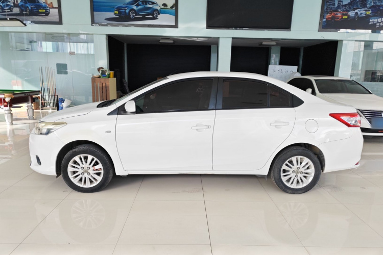 丰田 威驰 2014款 1.5L 手动智臻版车身外观4