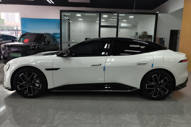 阿维塔06 2025款 Ultra纯电版车身外观4