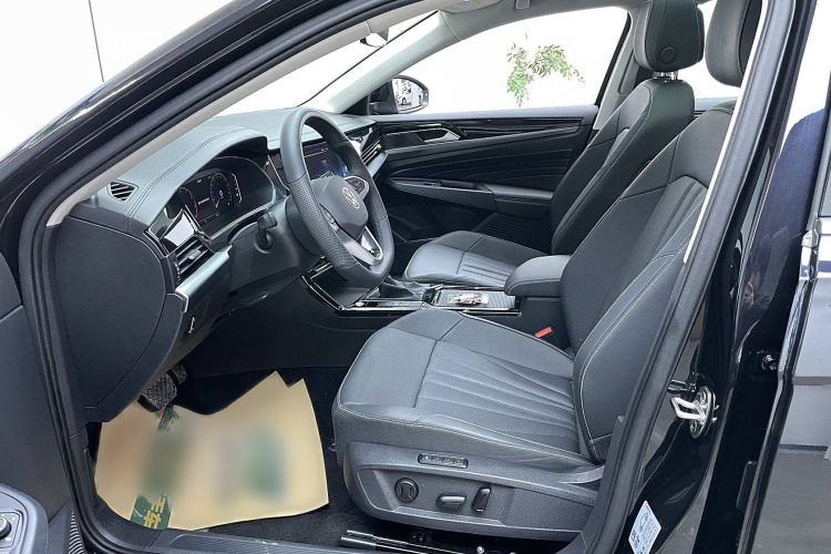 大众 帕萨特 2025款 出众款 380TSI 星空龙腾版中控内饰7004