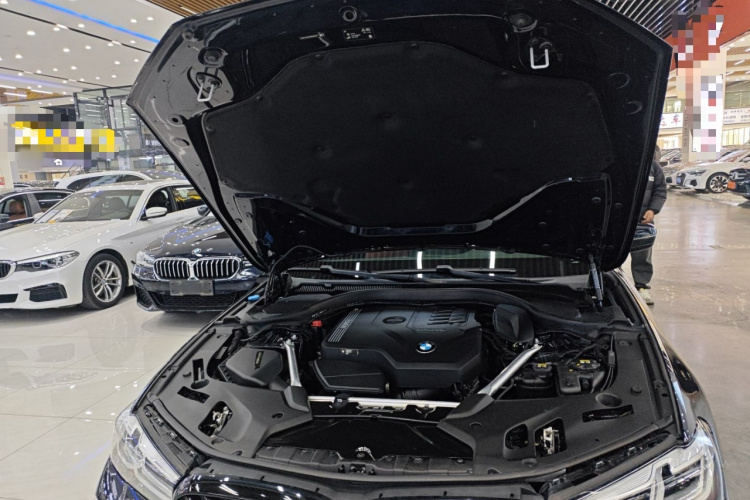 宝马5系 2021款 530Li 领先型 M运动套装机舱底盘24