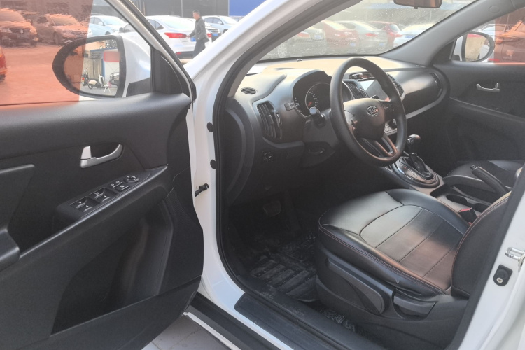 起亚 智跑 2016款 2.0L 自动两驱版GL中控内饰20