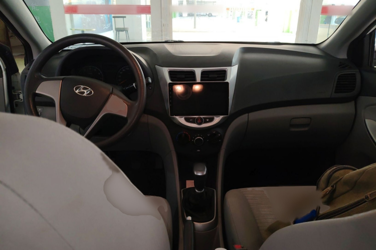 现代 瑞纳 2016款 1.4L 手动智能型GLS中控内饰7002