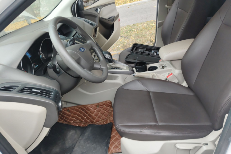 福特 福克斯 2012款 三厢 1.6L 自动舒适型局部细节19