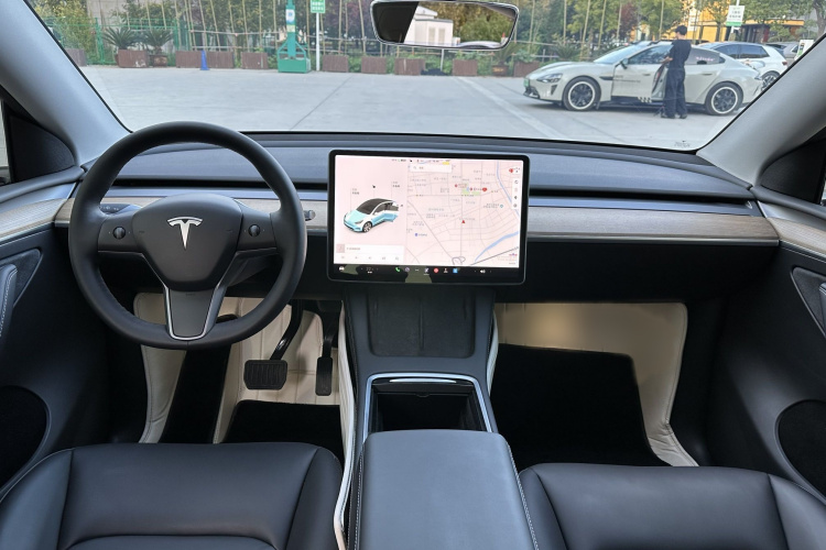 特斯拉 Model Y 2021款 标准续航后驱版中控内饰7006