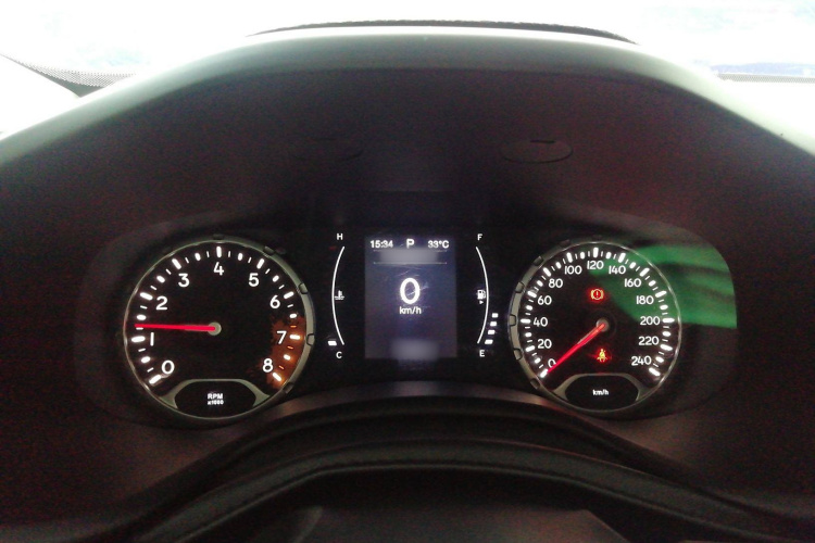 Jeep 自由侠 2018款 互联大屏版 180T 自动高能版局部细节14