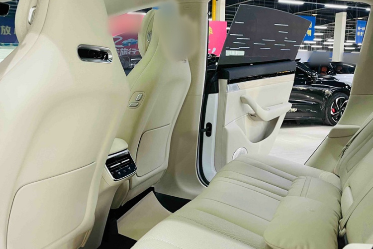 鸿蒙智行 智界R7 2024款 纯电 802km Max中控内饰7004