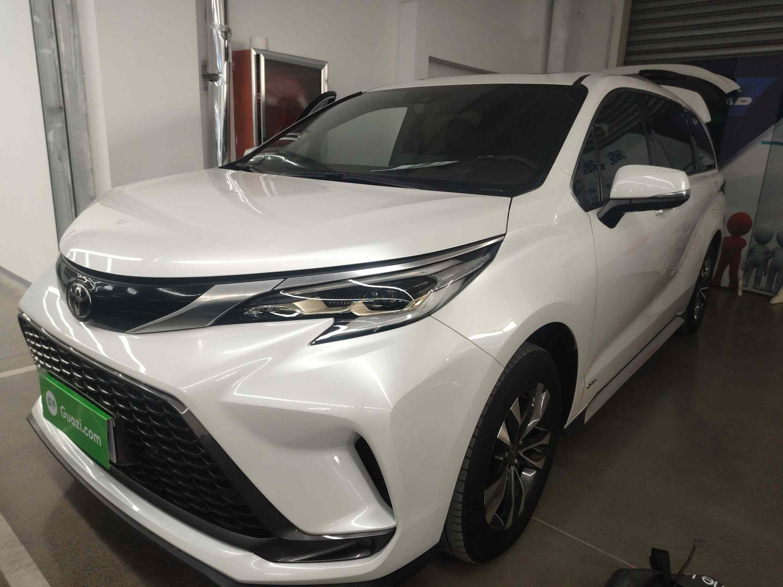 丰田 格瑞维亚 2024款 2.5L混动 尊贵PLUS四驱版(2)