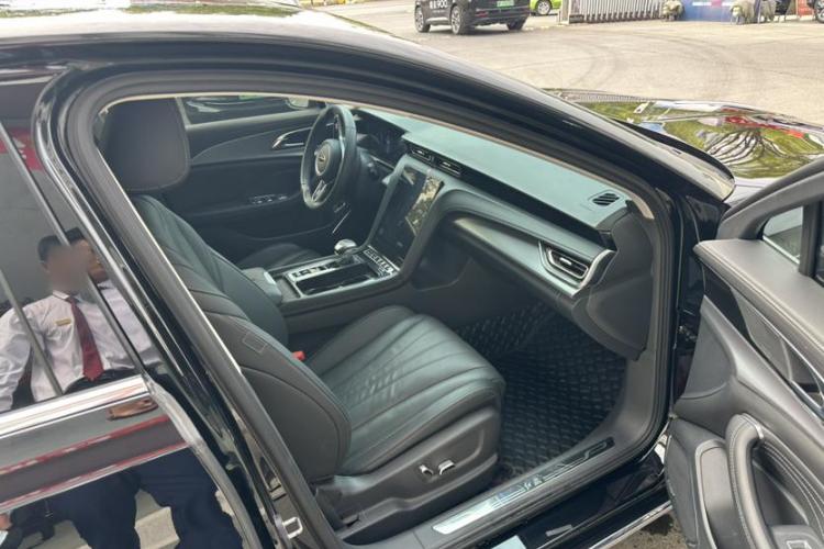 红旗H5 2024款 2.0T 自动智联旗畅版中控内饰7007