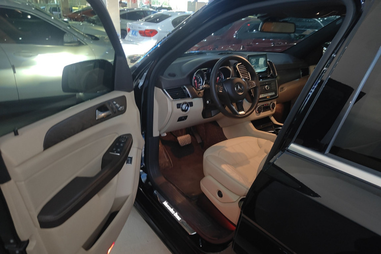 奔驰GLE 2017款 GLE 320 4MATIC 动感型中控内饰20