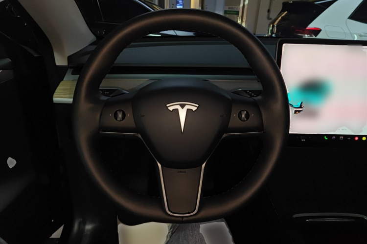 特斯拉 Model Y 2022款 改款 长续航全轮驱动版中控内饰13