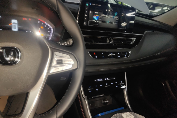 长安CS75 2024款 畅享版 1.5T DCT豪华型中控内饰12