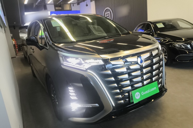 腾势D9 2022款 DM-i 1040 尊贵型车身外观3