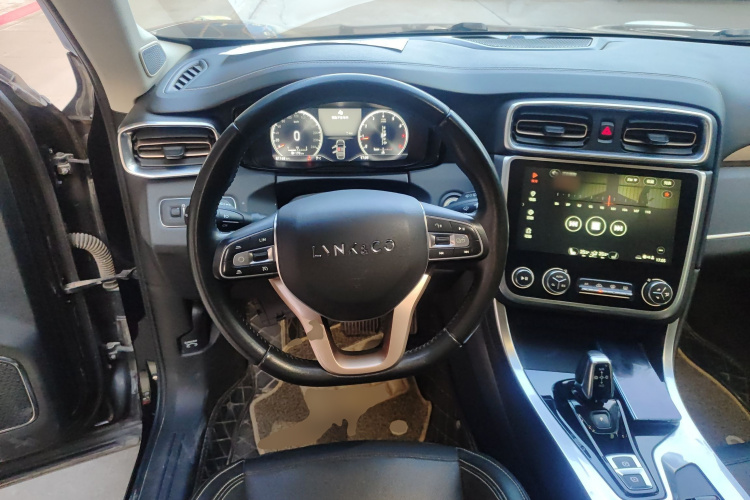 领克01 2017款 2.0T 两驱型Pro版中控内饰13