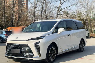 别克GL8 2025款 陆尊 智享版