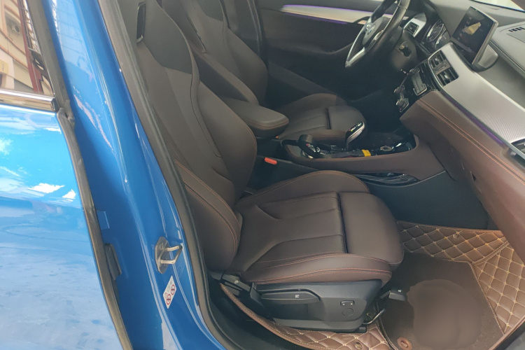 宝马X2 2021款 改款 sDrive25i 曜夜版局部细节41