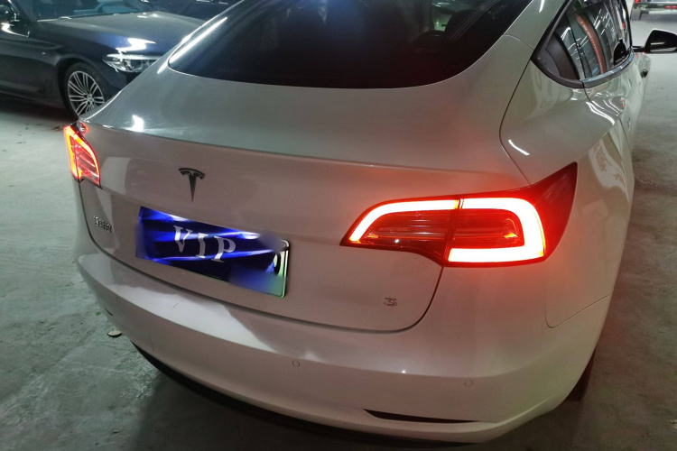 特斯拉 Model 3 2022款 后轮驱动版车身外观6
