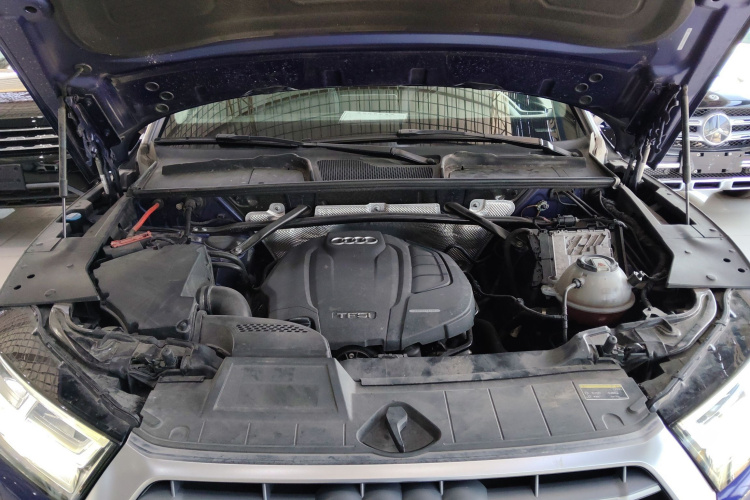 奥迪Q5L 2018款 45 TFSI 尊享时尚型 国V机舱底盘24