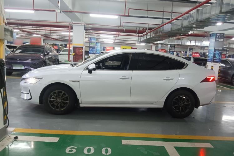 比亚迪 秦PLUS 2021款 EV 420KM 出行版车身外观4