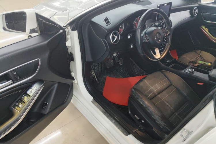 奔驰CLA 2016款 CLA 200 动感型中控内饰7003
