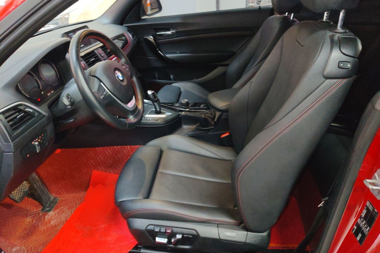 宝马2系(进口) 2019款 225i 敞篷轿跑车 运动设计套装局部细节19