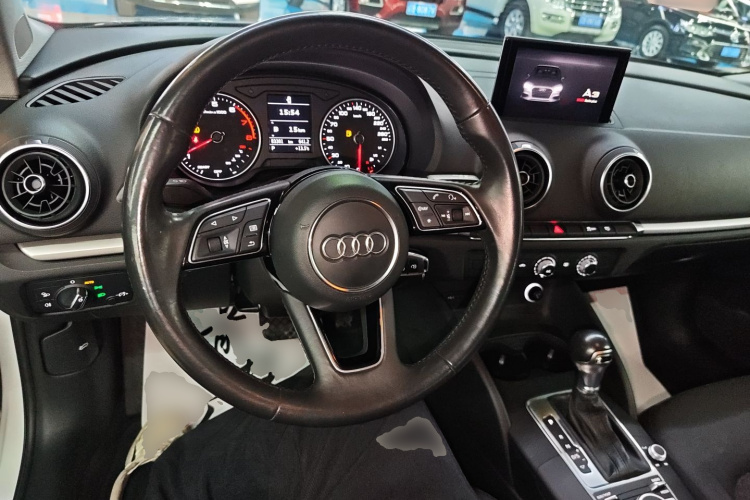 奥迪A3 2019款 Sportback 35 TFSI 进取型 国V中控内饰12