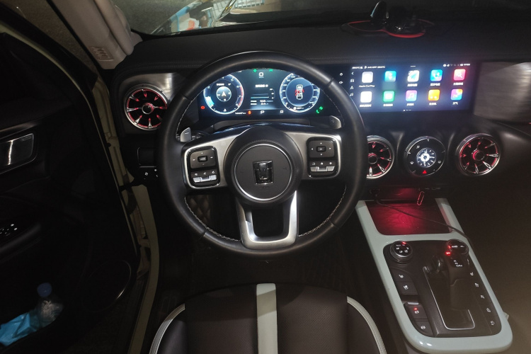 坦克300 2021款 城市版 2.0T 很有型中控内饰13