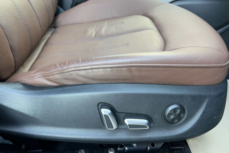 奥迪A6L 2018款 30周年年型 35 TFSI 时尚型局部细节9006