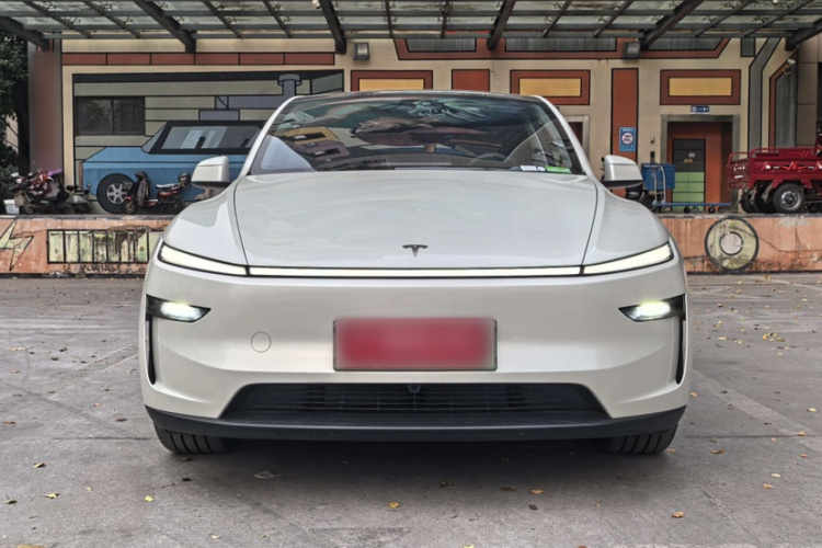 特斯拉 Model Y 2025款 后轮驱动版车身外观6004