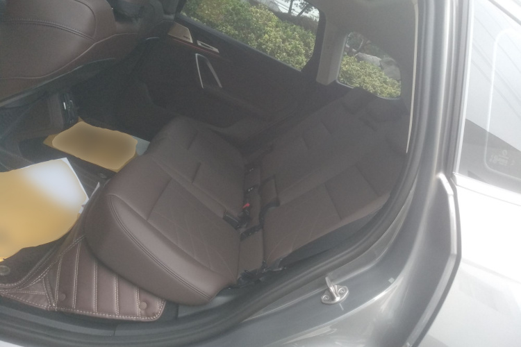 宝马iX1 2023款 xDrive30L X设计套装中控内饰21