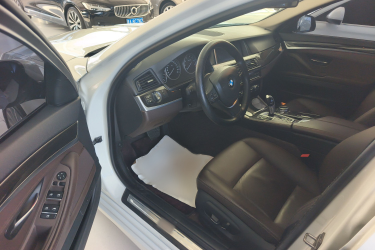 宝马5系 2014款 525Li 豪华设计套装中控内饰7002