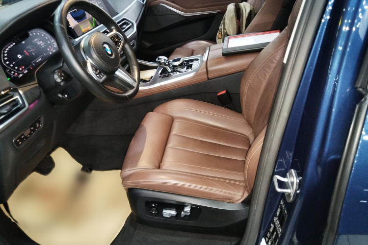 宝马X5(进口) 2019款 xDrive40i 尊享型 M运动套装局部细节19