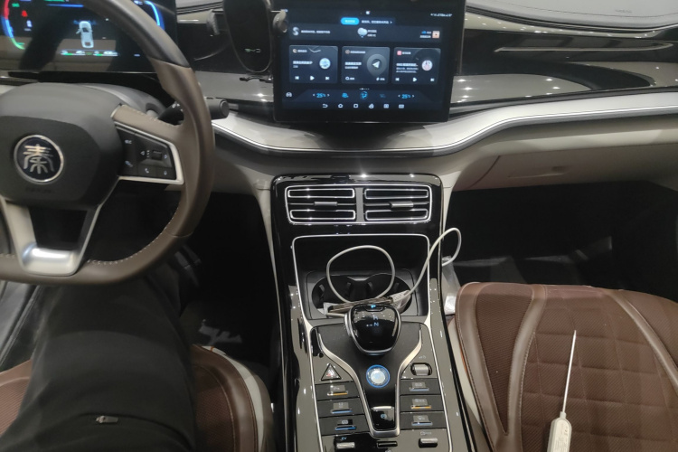 比亚迪 秦PLUS 2024款 荣耀版 DM-i 120KM领先型中控内饰12