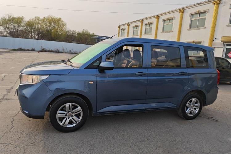 五菱汽车 五菱宏光PLUS 2020款 1.5L 手动舒适型 7座车身外观4