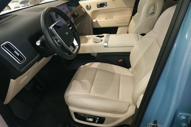 理想汽车 理想L8 2024款 Max中控内饰19