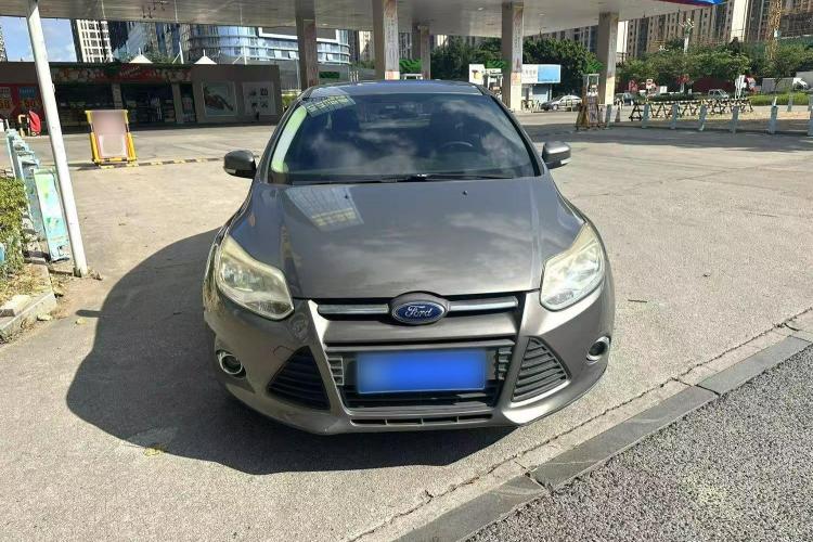 福特 福克斯 2012款 三厢 1.6L 自动风尚型车身外观2