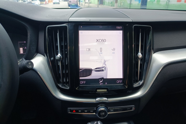 沃尔沃XC60 2019款 T5 四驱智逸版 国VI中控内饰7010